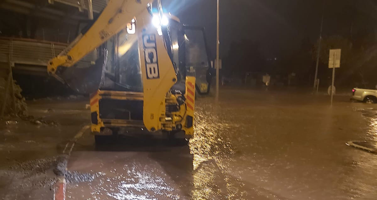 הצפות בהרצליה ליד הרכבת