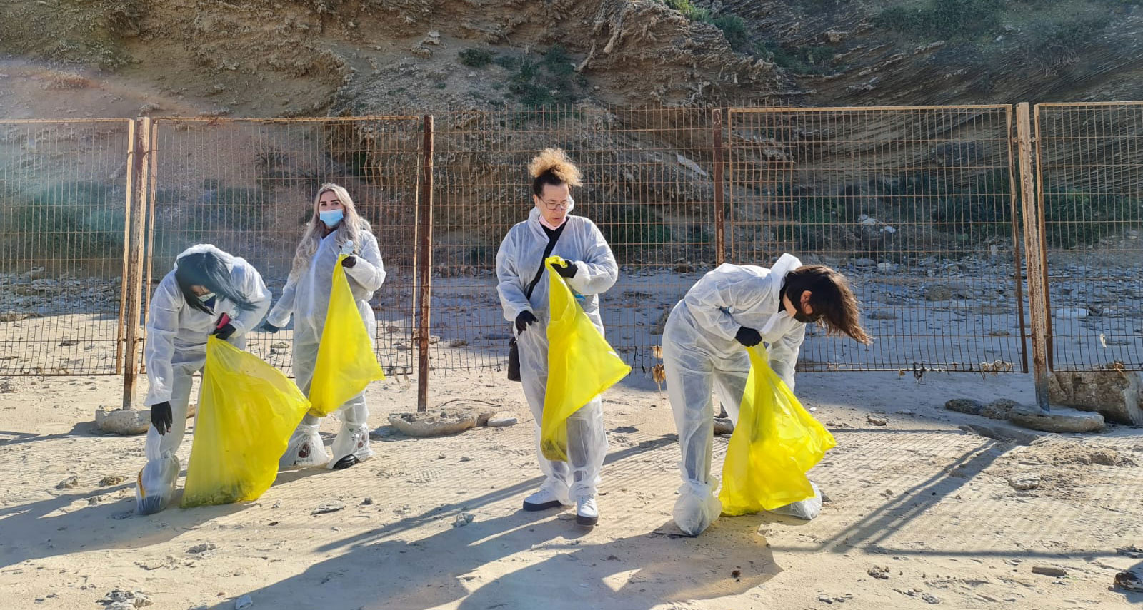 ניקוי הזפת בחוף הים בהרצליה 21.02.2021