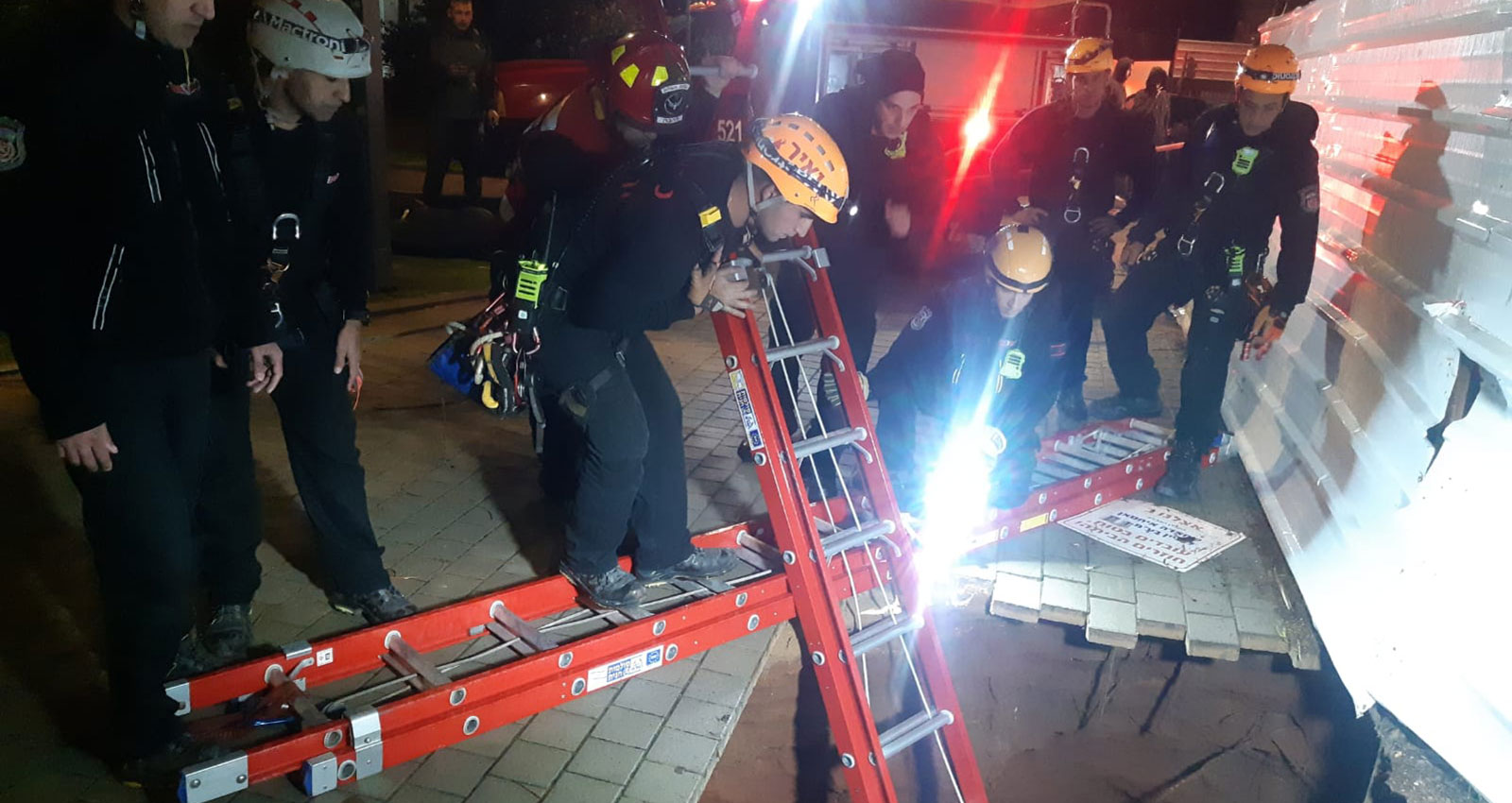 כיבוי אש בפעולה בהרצליה. צילום: באדיבות כיבוי אש הרצליה