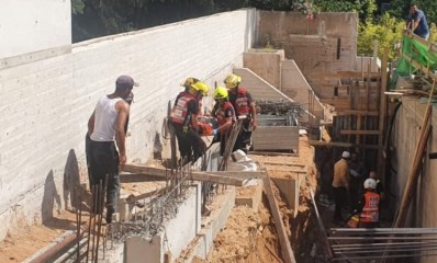 פועל נפצע באתר בנייה בכפר שמריהו