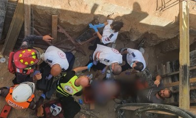 פועל נפצע באתר בנייה בכפר שמריהו