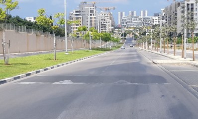 פס האטה בכביש המחבר בין שכונת גליל ים לשכונת נווה ישראל. בקושי נראה