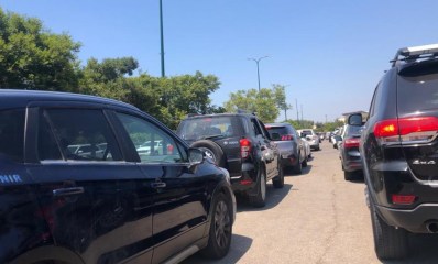 המתנה בפקקי ענק לבדיקות הקורונה