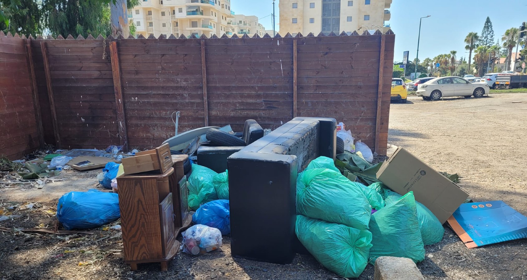 לכלוך שכונת יד התשעה הרצליה