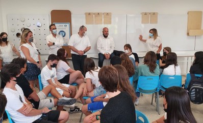 הורים ומתבגרים בלבן