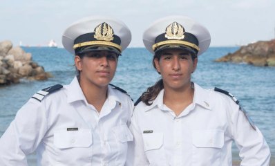 סגן לי ושי טנא - בוגרות קורס חובלים ספטמבר 2021