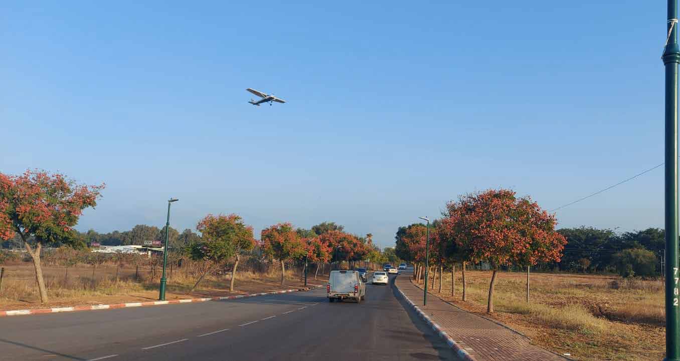 מטוס קל ממריא משדה התעופה של הרצליה. צילום: צחר רותם