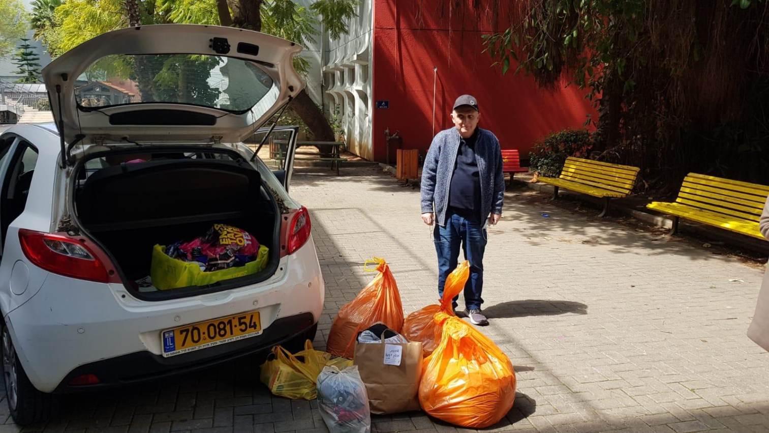 איסוף תרומות לפליטי אוקראינה. צילום: באדיבות ליונס הרצליה