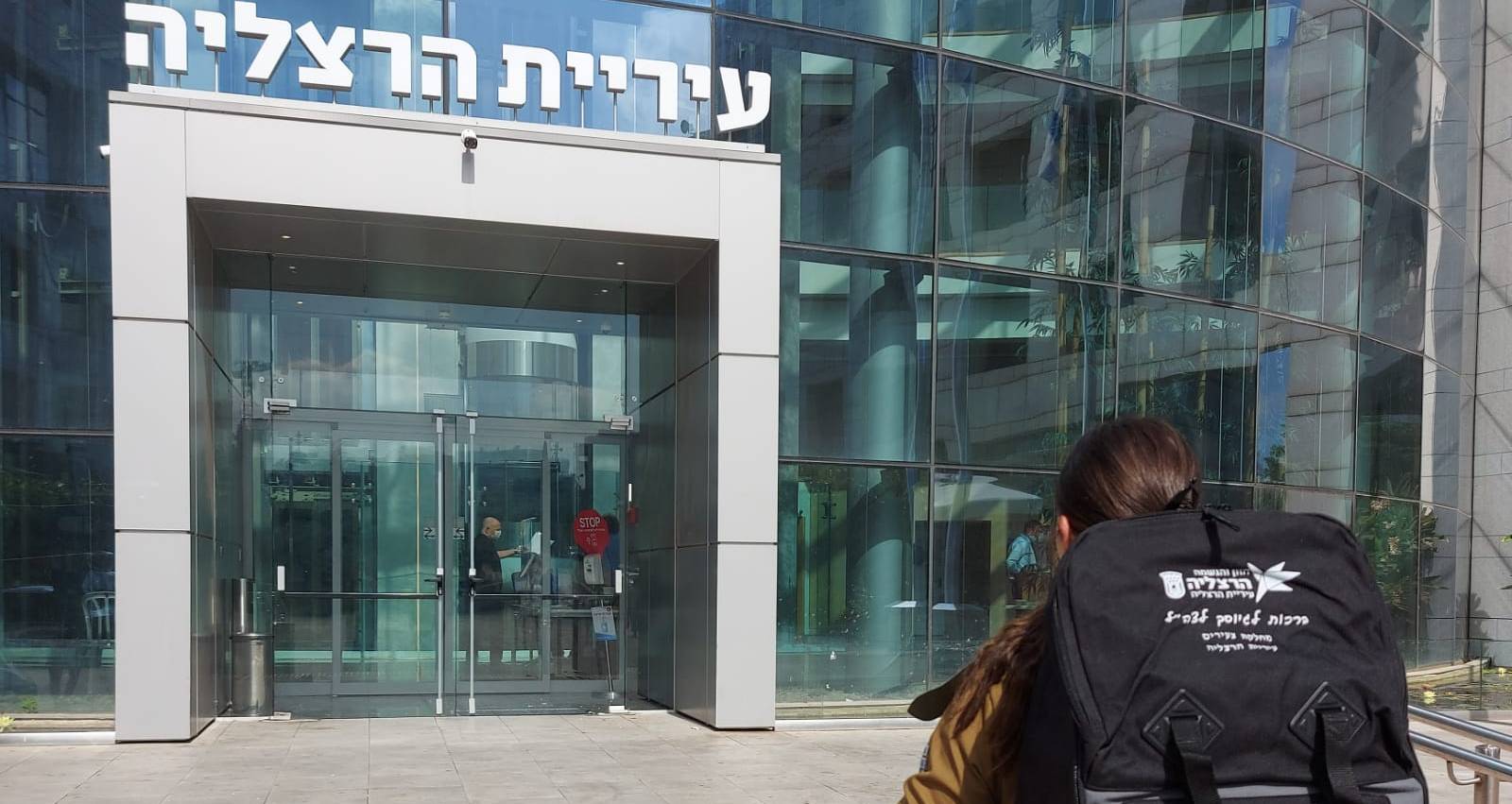 חיילת בהרצליה. צילום: דוברות עיריית הרצליה