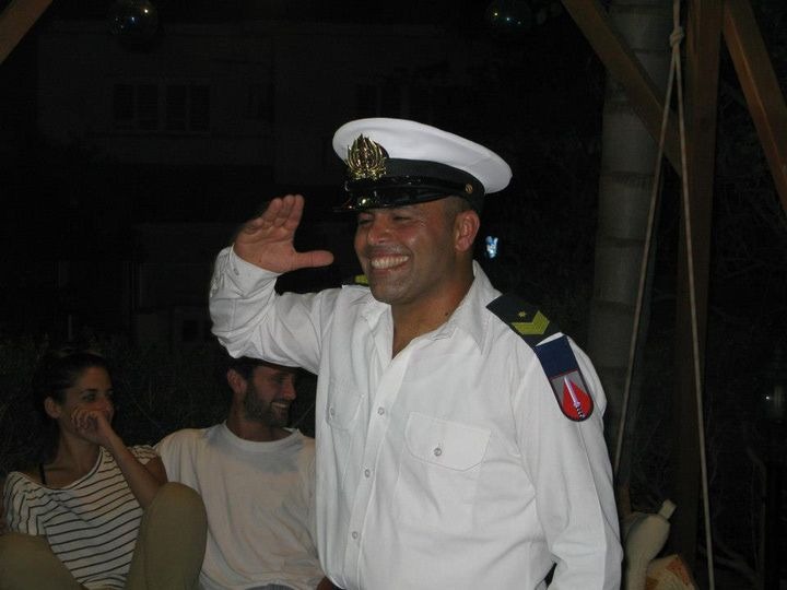 בועז מיכאלי עם מדים. צילום: פרטי
