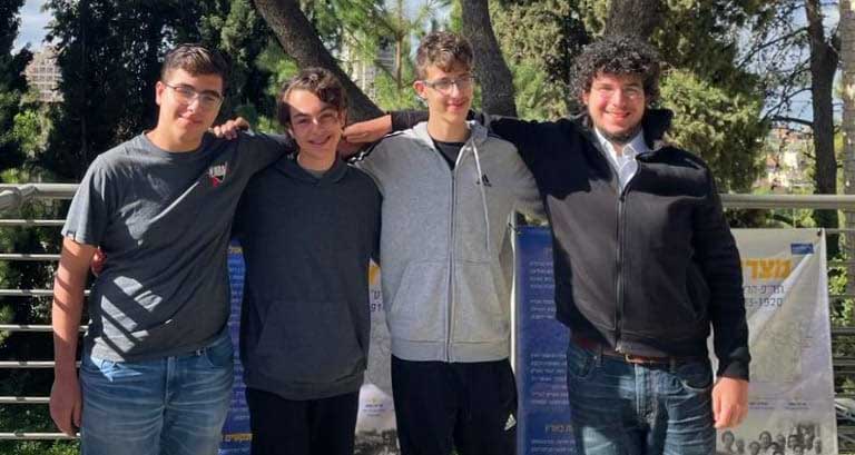 מימין לשמאל: יהב נח אטלס, עומר שמיעוביץ', עידן ברקין, עידן הדר. צילום: דוברות עיריית הרצליה.