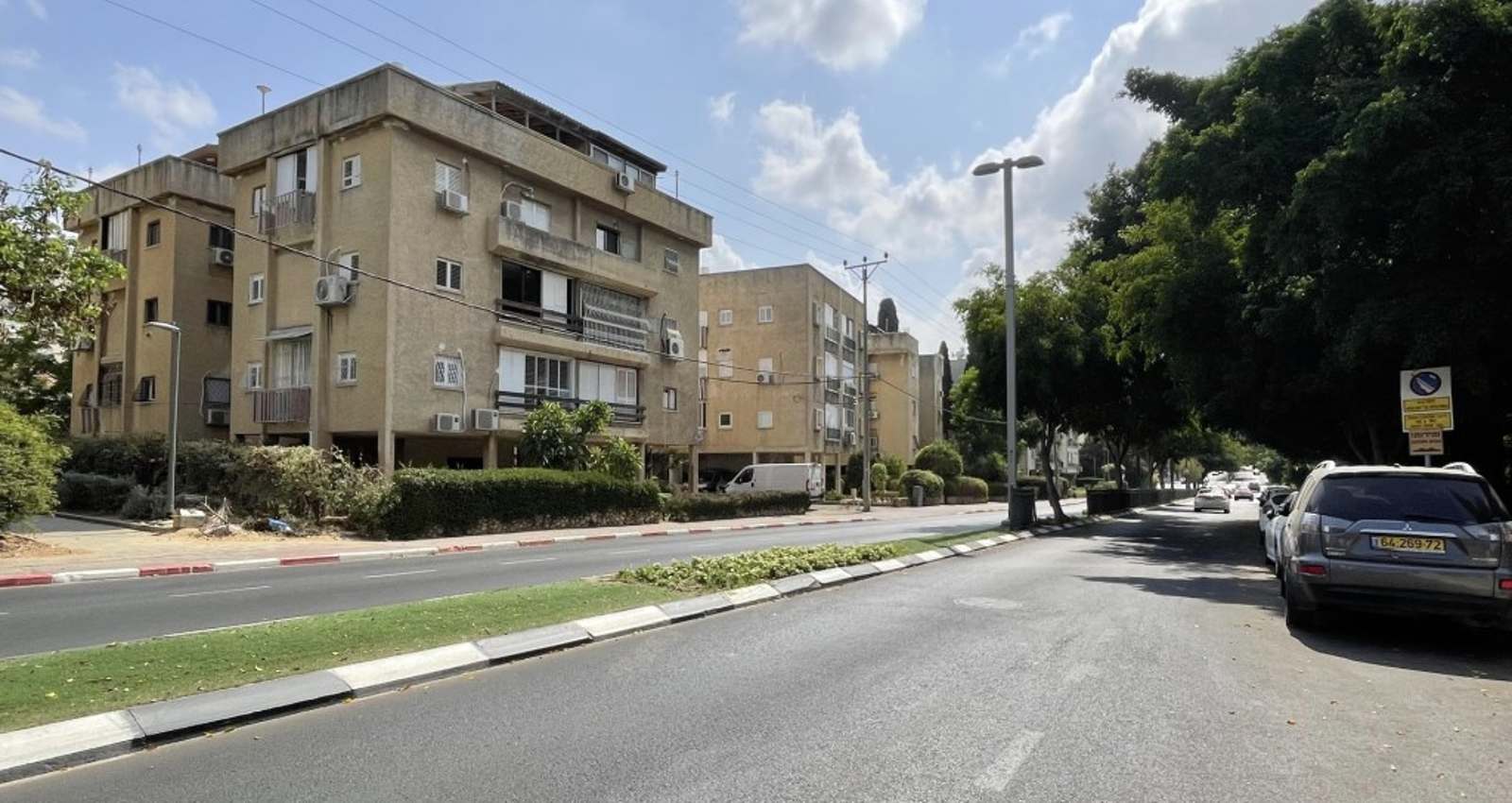 רחוב הרב קוק בהרצליה. צילום: שרון יונתן
