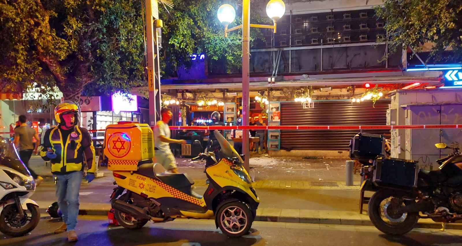 זירת הפיגוע בתל אביב. צילום: דוברות מד"א
