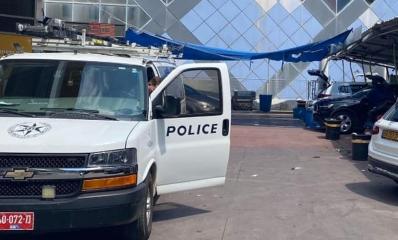 השוטרים בשטח באחד העסקים ברעננה. צילום: דוברות המשטרה