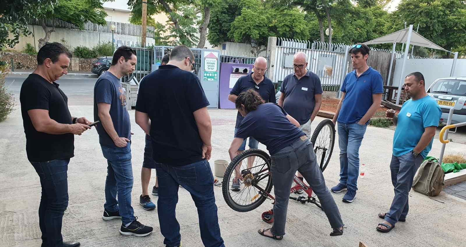 קורס תיקון אופניים למתנדבים