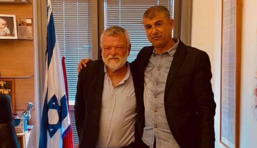 סגן ראש העיר עופר לוי עם אילן גילאון בביקור בכנסת לפני כשנתיים