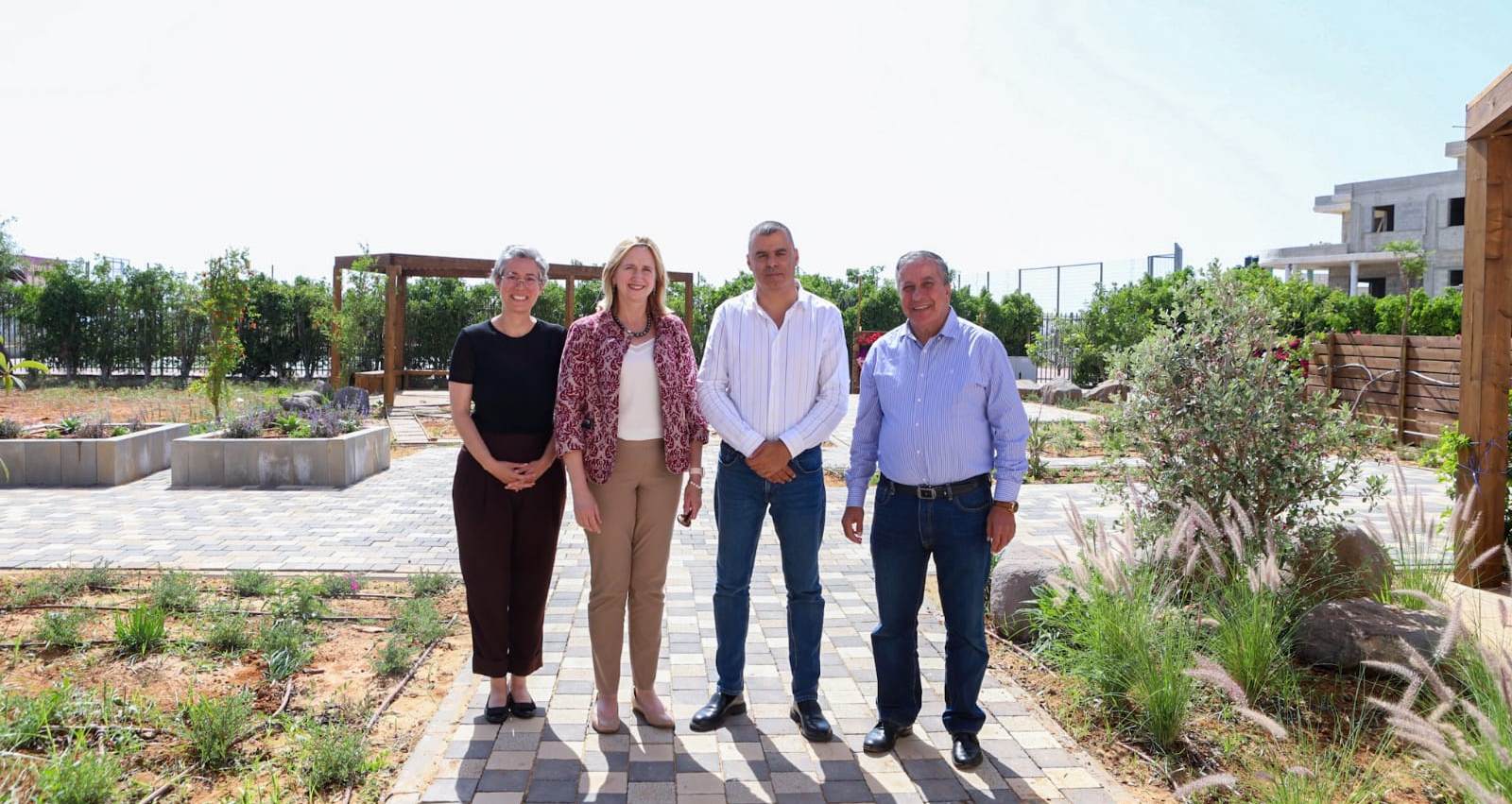 בתמונה מימין לשמאל- עאדל בדיר ראש עיריית כפר קאסם, רפי סער ראש עיריית כפר סבא, גסיקה זאמאן, סגנית מנהלת שלוחה של קרן יוסייד בגדה המערבית בעזה, ירדן לעאל -יבלונקה מרכז פרס לשלום ולחדשנות.