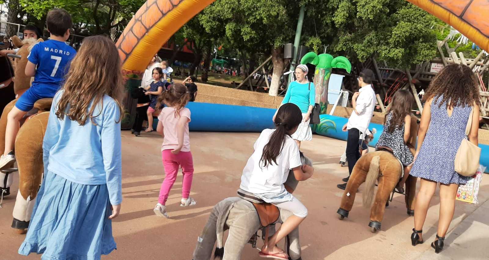 תהלוכת ל"ג בעומר ברעננה. צילום: באדיבות בית חב"ד רעננה