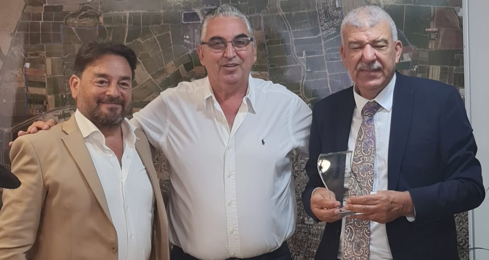 שגריר מרוקו בישראל עם ראש העירייה ברוידא. צילום: דוברות עיריית רעננה