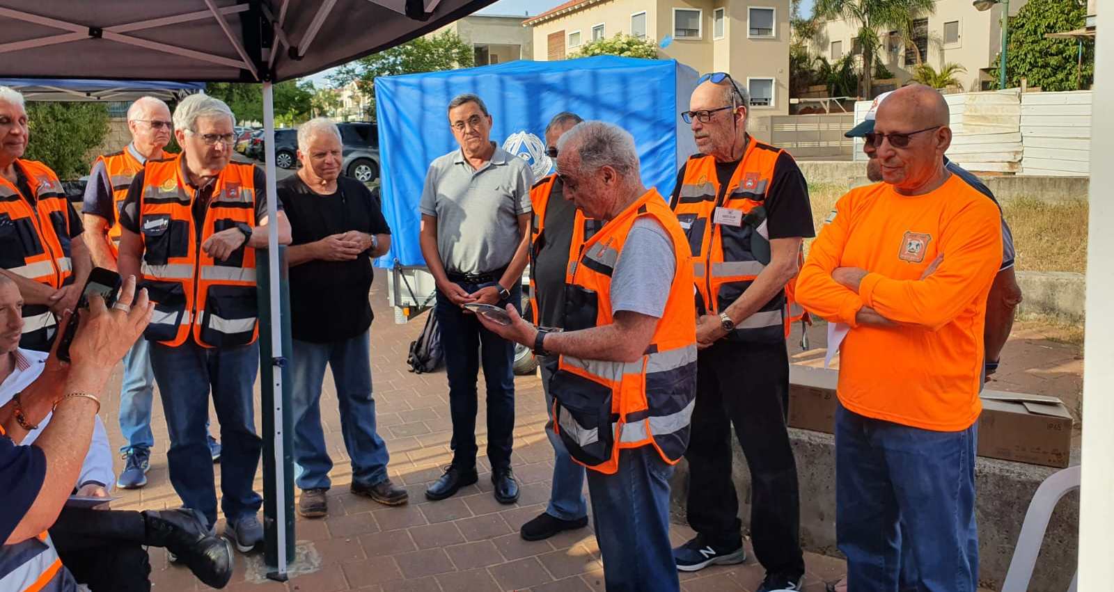אנשי אגף הביטחון בשטח. צילום: עיריית כפר סבא