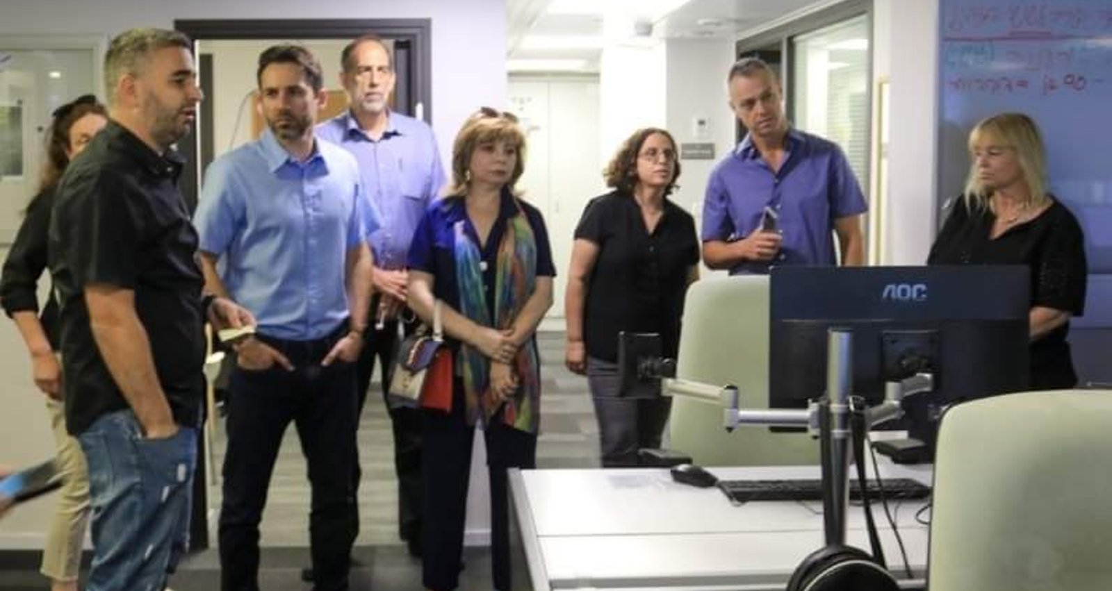 הצגת המערכת לעובדי המוקד העירוני. צילום: דוברות עיריית רעננה