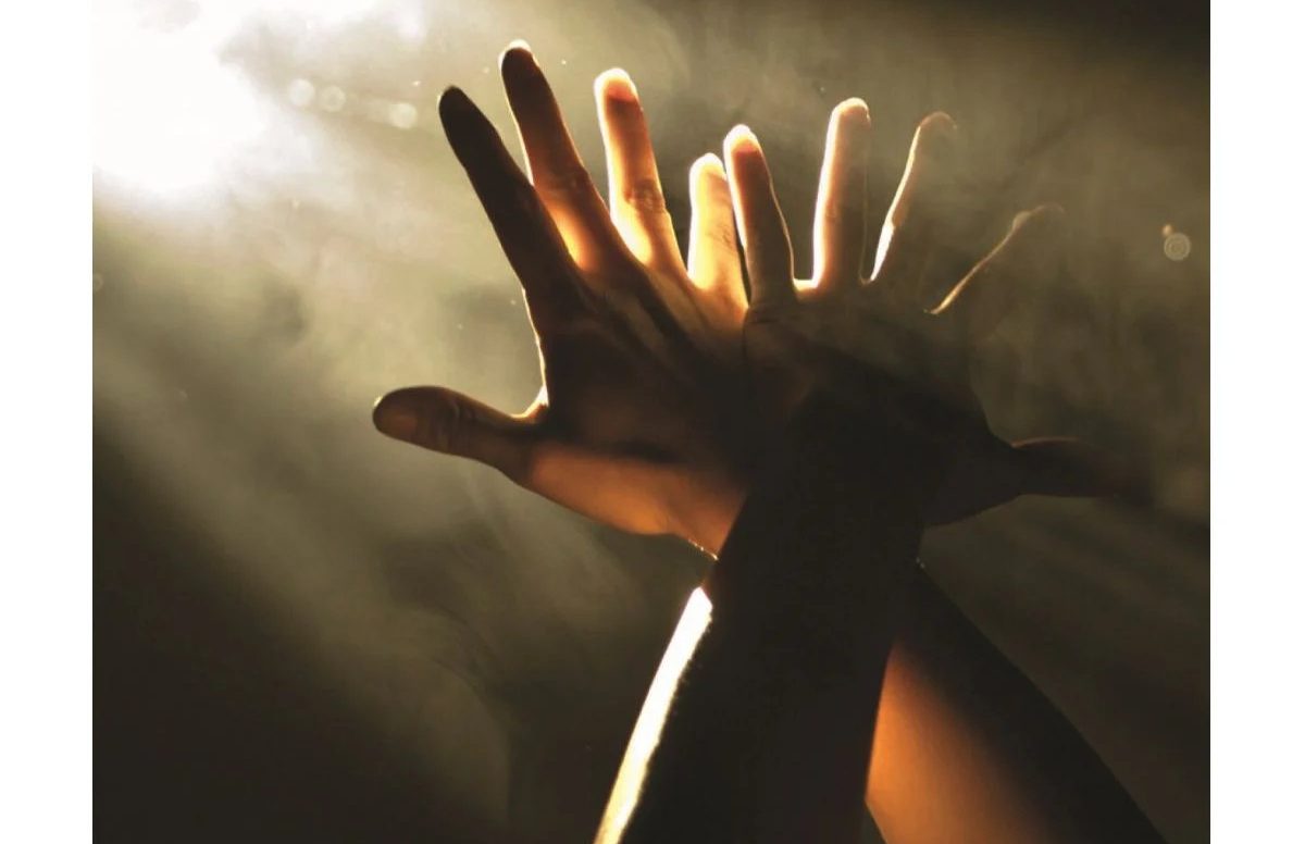 כריכת הספר "כמו גחליליות". עיצוב: עדי זגדון