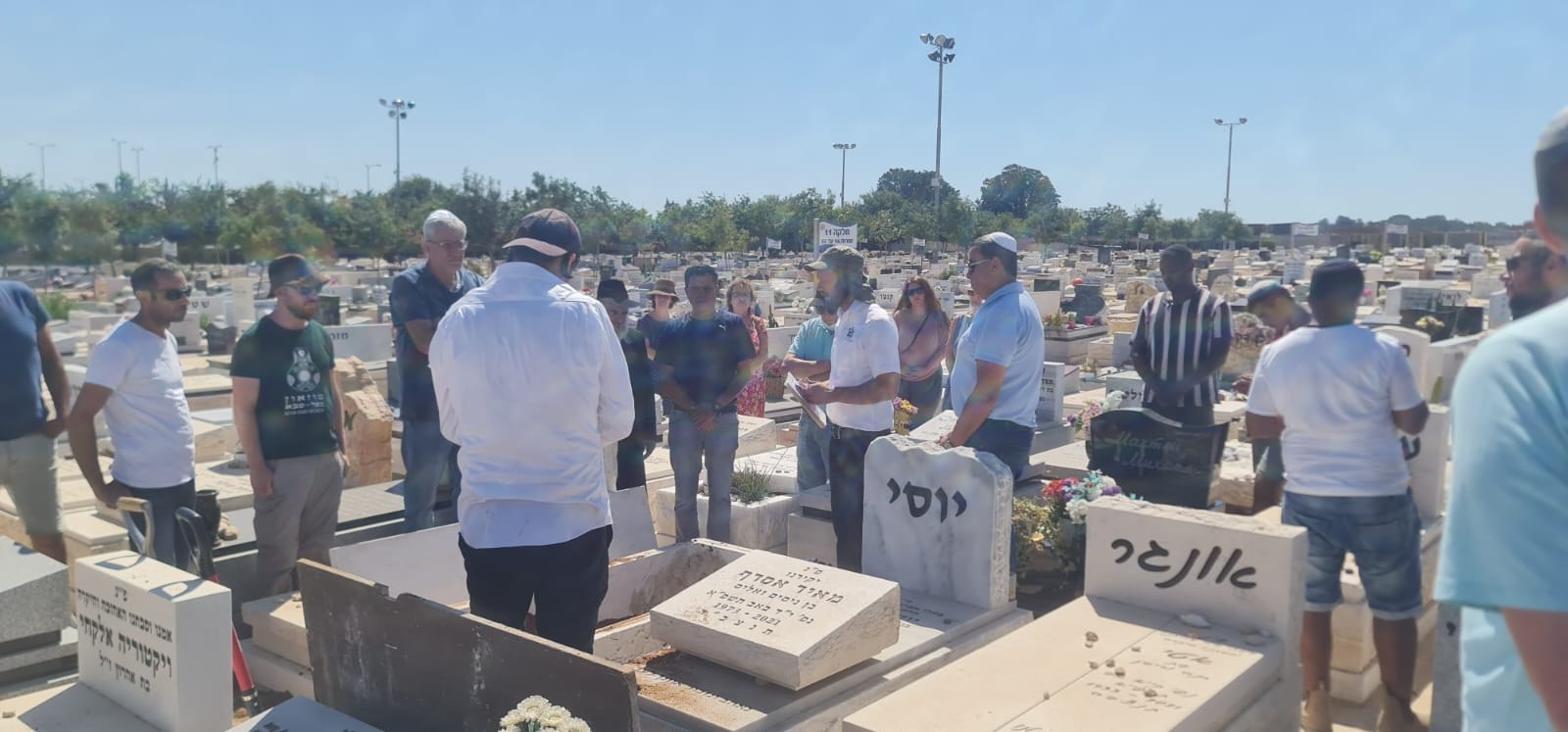 המשתתפים בהלוויה. צילום: עיריית כפר סבא