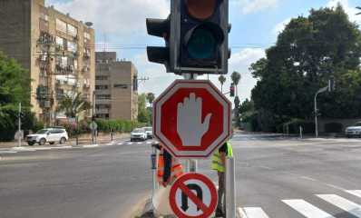 התמרורים החדשים בצומת עלייה. צילום: עיריית כפר סבא