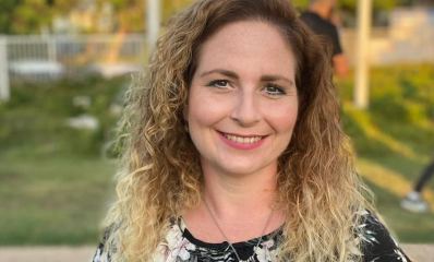 נועה שילר-רייכמן, מנהלת דבורה עומר. צילום: פרטי