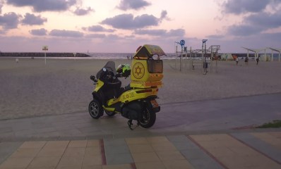 אופנוע של מד"א בחוף אכדיה. צילום: דוברות מד"א