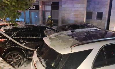 הרכבים שנשרפו במקום. צילום: דוברות המשטרה