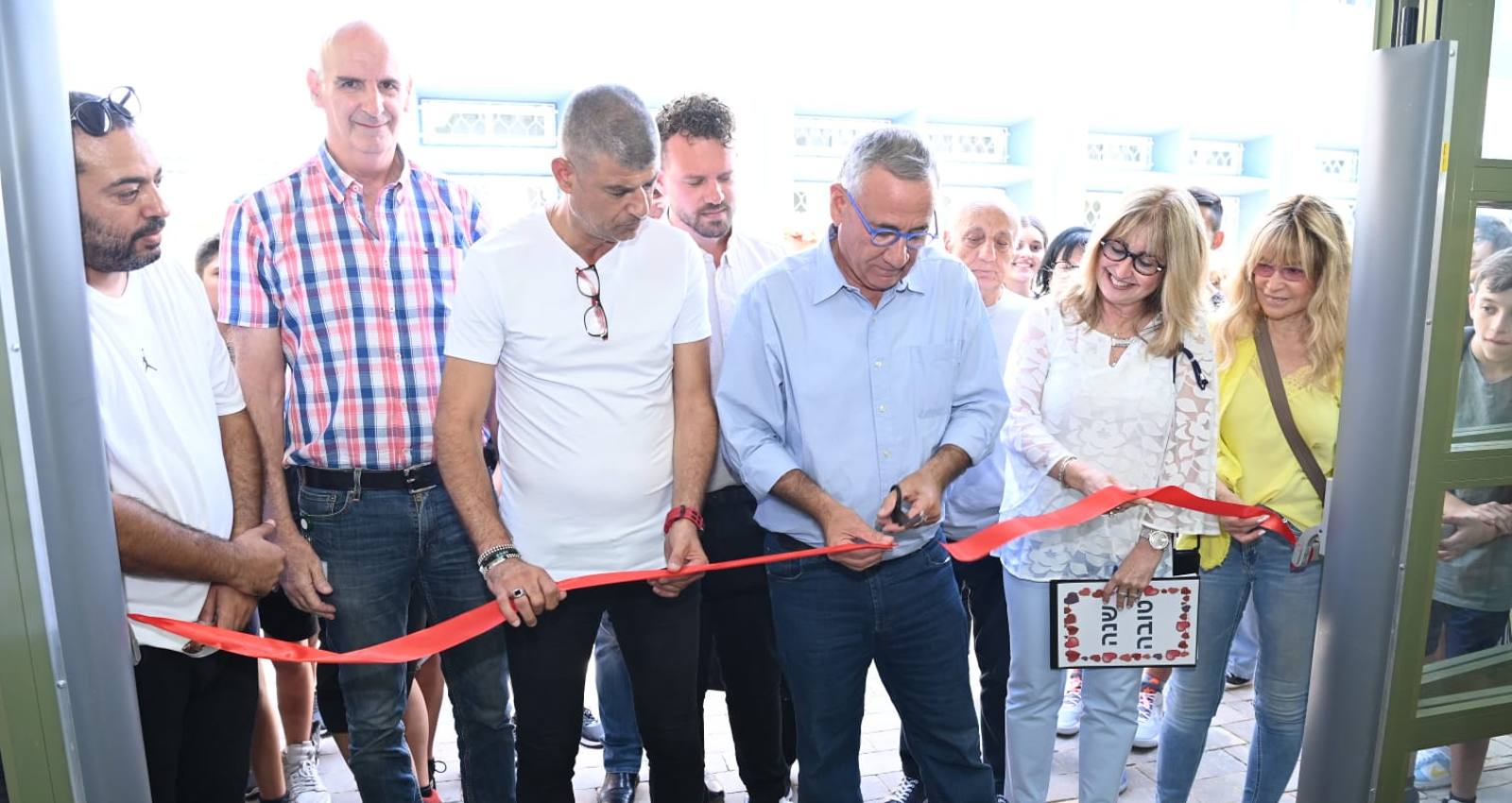 מעמד גזירת הסרט. צילום: דוברות עיריית הרצליה
