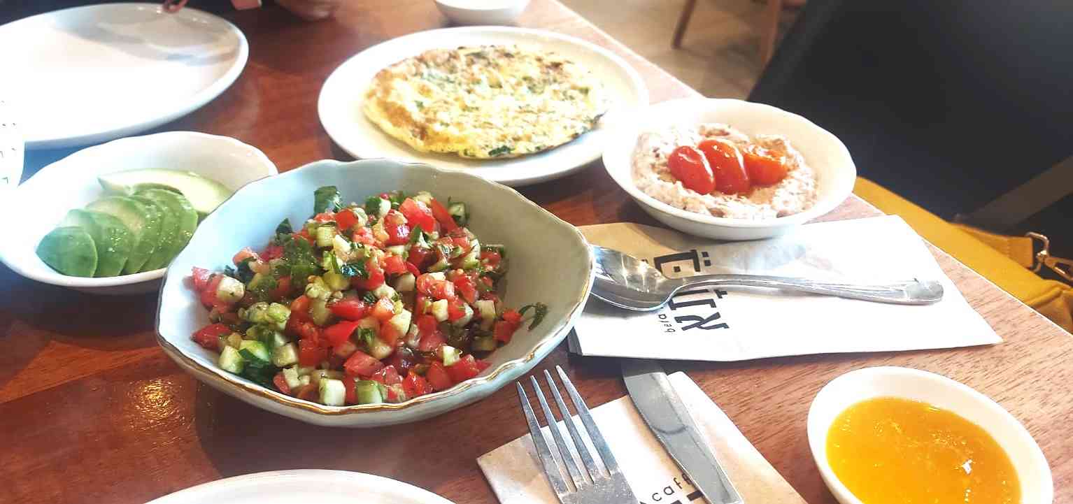 ארוחת בוקר בביתא קפה הרצליה. צילום: פרטי