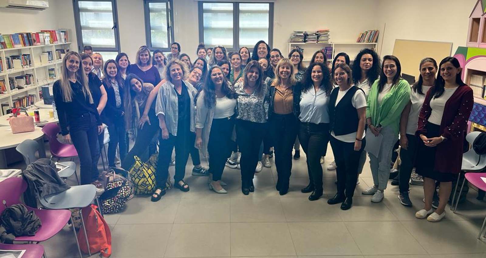 מפגש צוותי מרכז הגישור עם הצוות החינוכי בבית הספר. צילום: עיריית כפר סבא