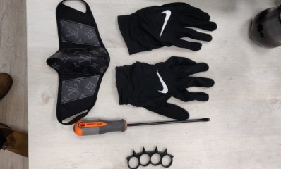 כלי הפריצה שנמצאו אצל החשודים. צילום: דוברות המשטרה