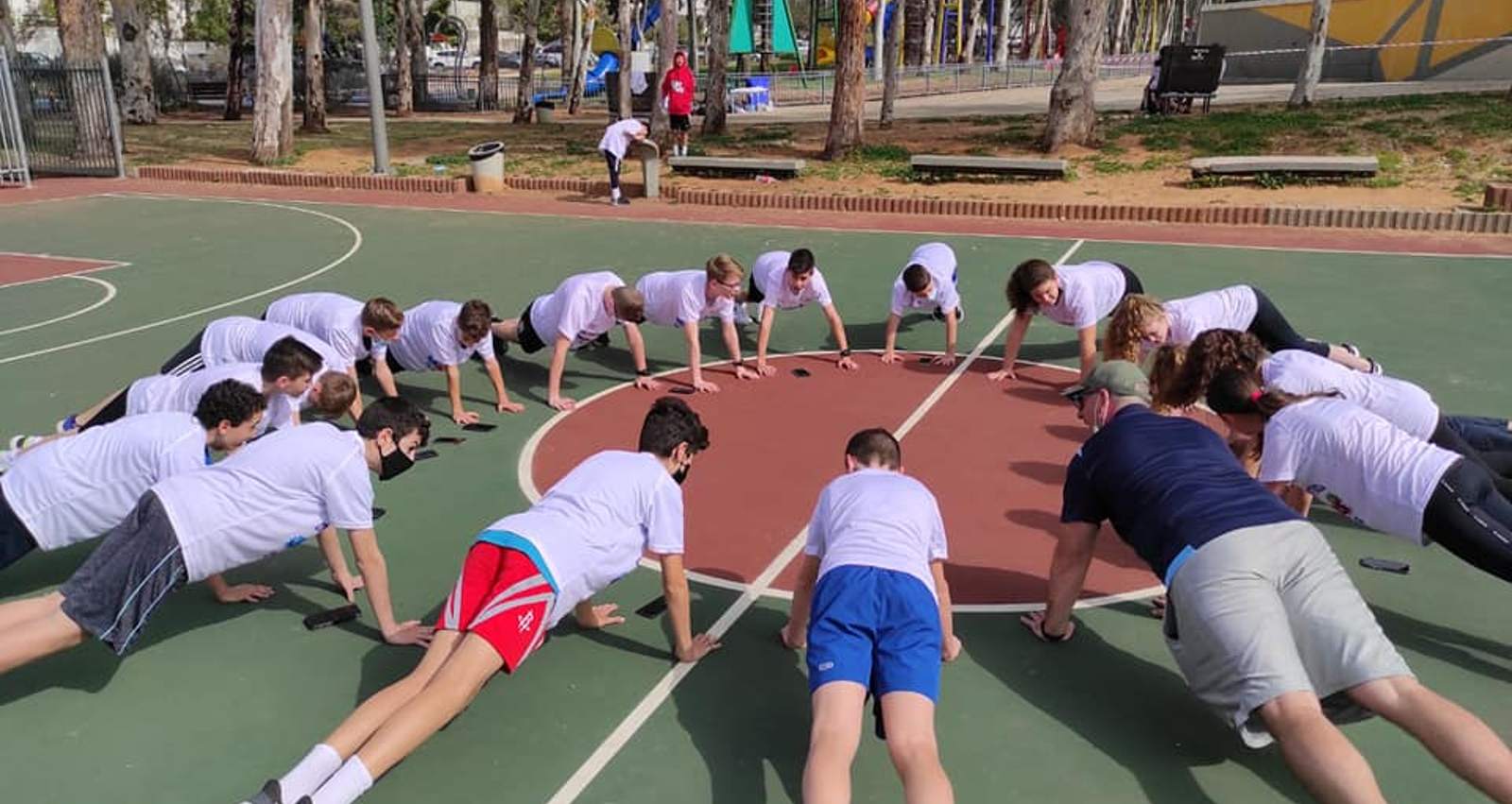 שיעור חינוך גופני בחטיבת עלומים. צילום: עיריית רמת השרון