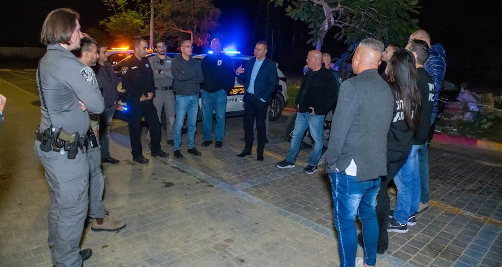 צוות אגף הביטחון בכפר סבא בשטח. צילום: עיריית כפר סבא