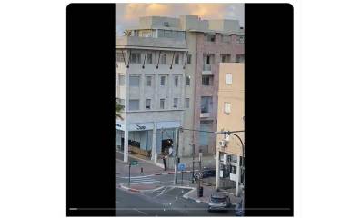 האדם שירה את הזיקוקים ברמת השרון. צילום: מתוך טוויט