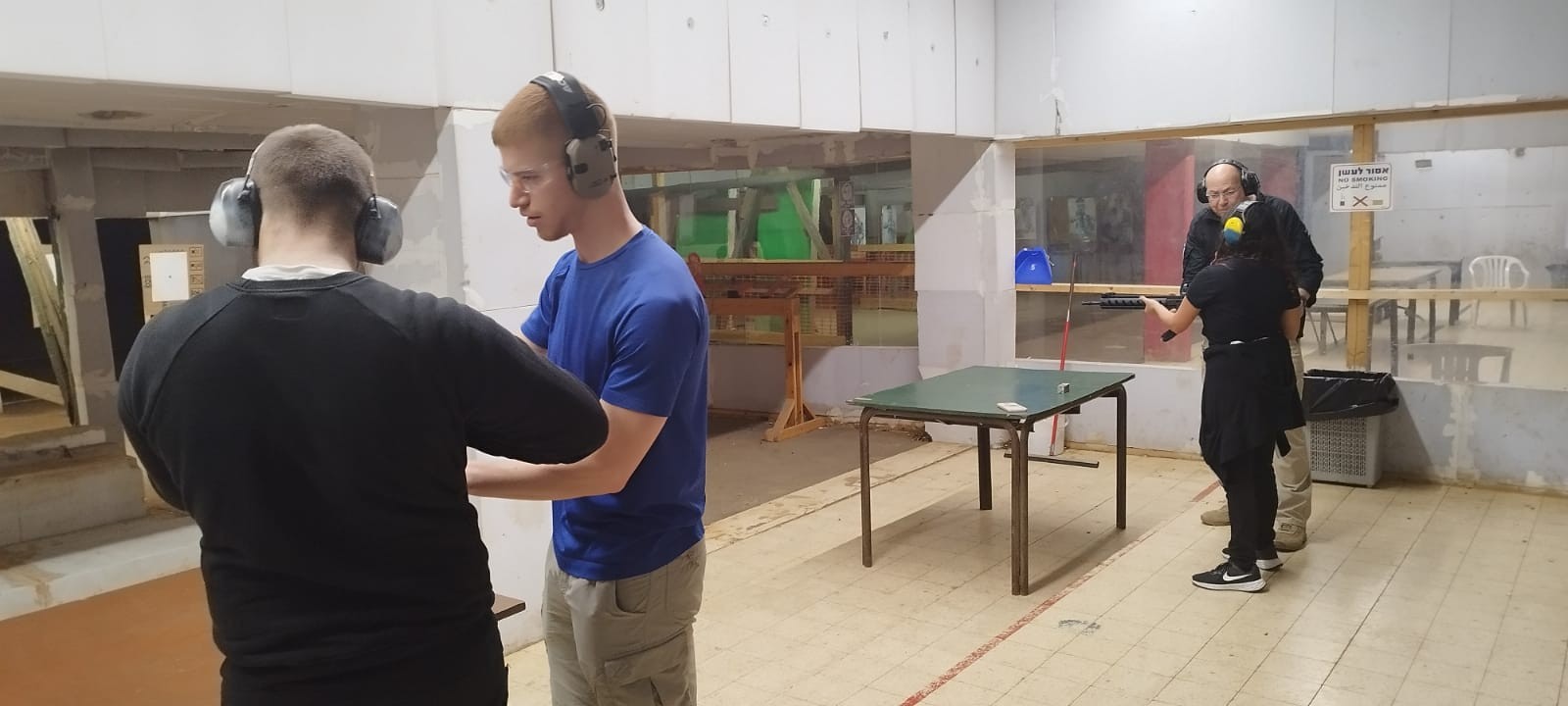 אימון בירי של חברים בסיירת הנוער העירונית. צילום: עיריית כפר סבא
