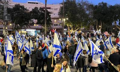 הפגנה ברמת השרון כנגד המהפכה המשפטית. צילום: פרטי