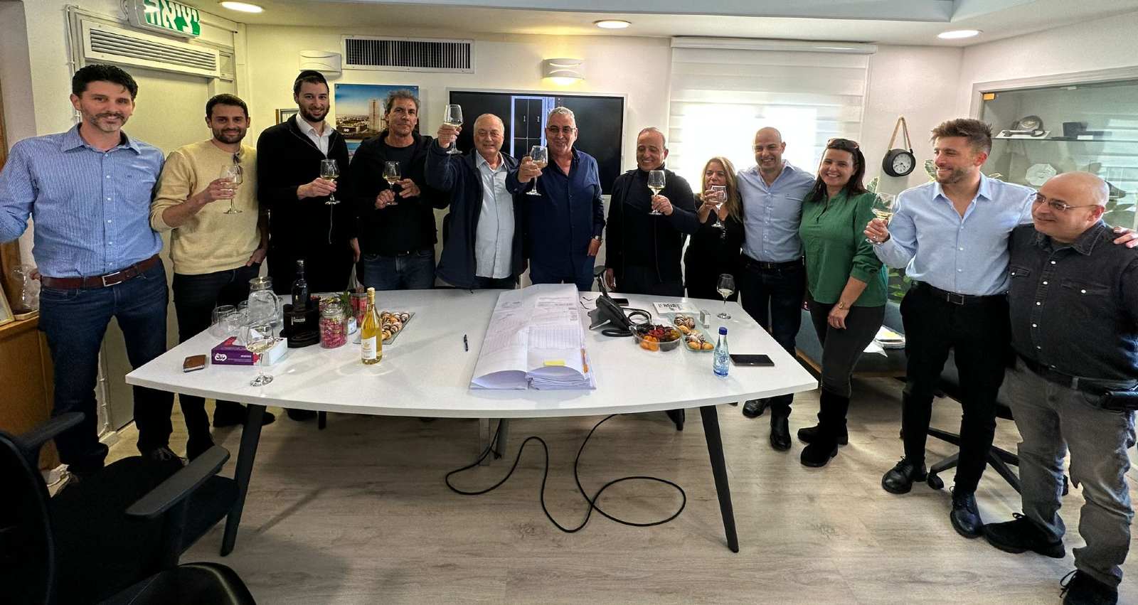 הצדדים בלשכת ראש העירייה. צילום: דוברות עיריית רעננה