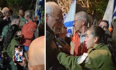 ההפגנה מול ביתו של אדלשטיין. צילום: וידה סלינס