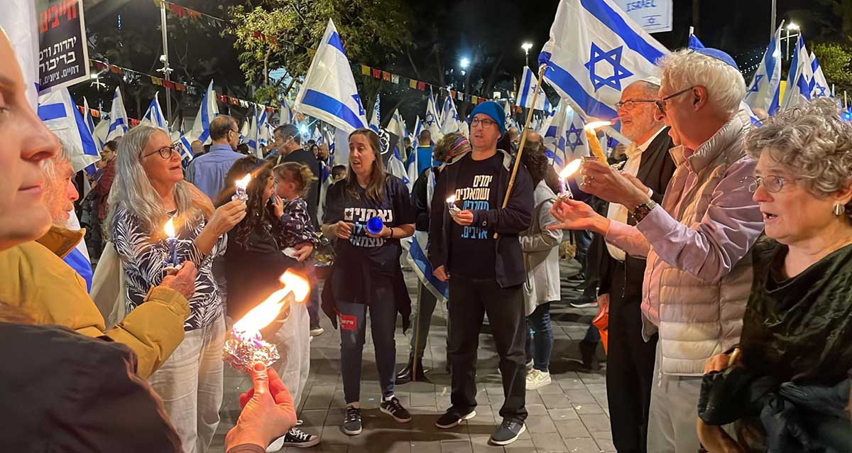 הפגנה נגד המהפכה המשטרית ברעננה. צילום: שרית גלוז