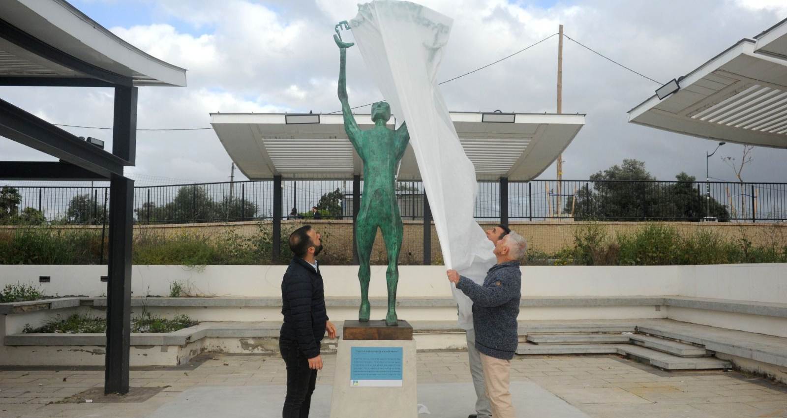 ממעמד הסרת הלוט. צילום: איקי דינו