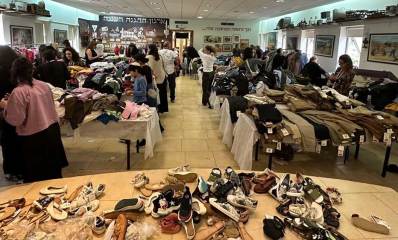 מתחם חלוקת הבגדים. צילום: דוברות עיריית רעננה