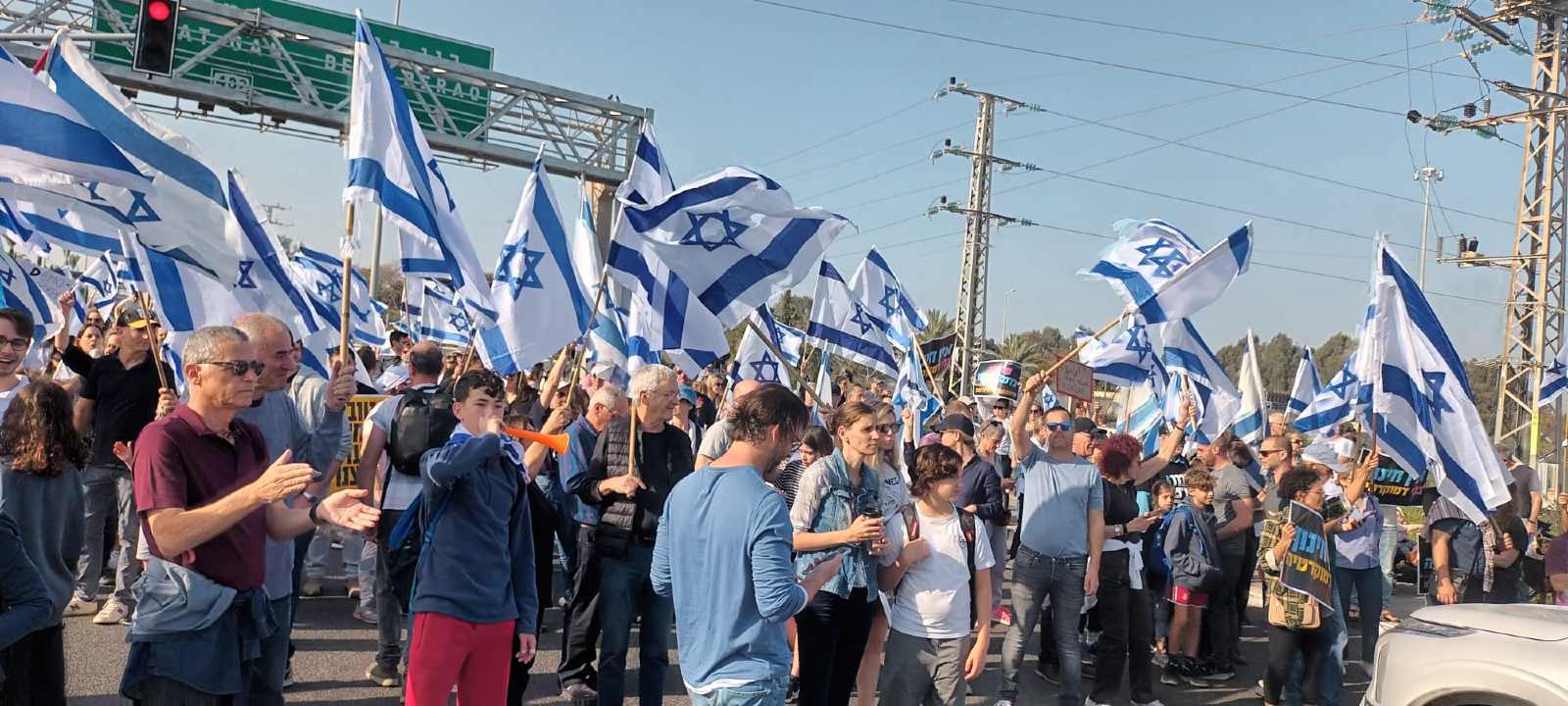 מפגינים ברמת השרון. צילום: פרטי