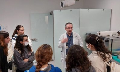 התלמידות בבית החולים אסותא באשדוד. צילום: באדיבות אמי"ת רננים