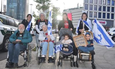 ארבע דורות של מפגינים. צילום: יאיר פלטי