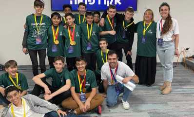 תלמידי אמי"ת כפר בתיה במהלך ההאקתון. צילום: באדיבות רשת אמי"ת