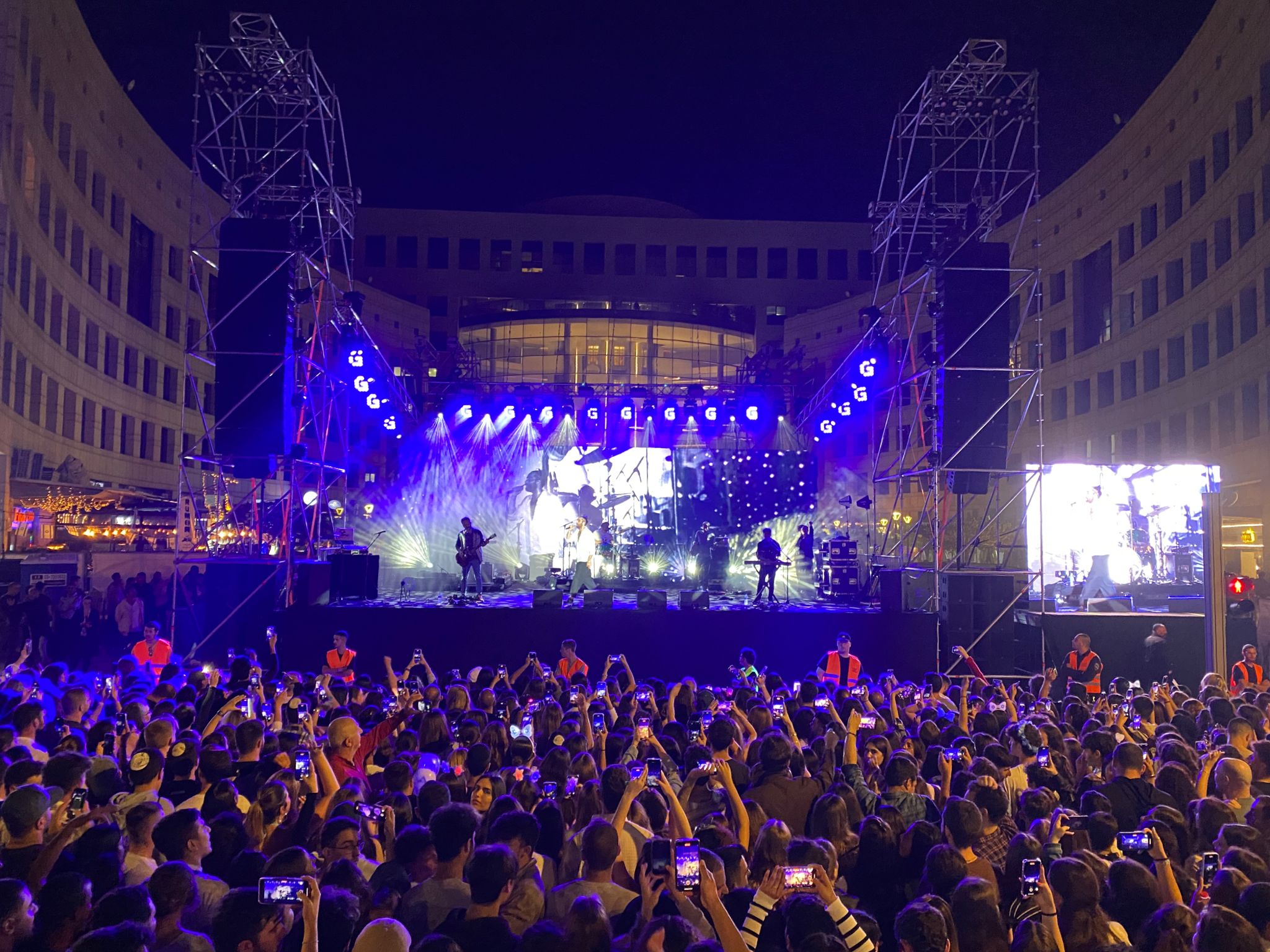 הקהל בליל עצמאות בהרצליה. צילום: דוברות העירייה